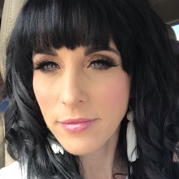 Meet your Posher, Erin - Picture 2 of 7